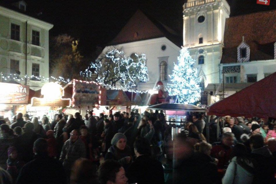 Bratislavské vianočné trhy sú oficiálne spustené