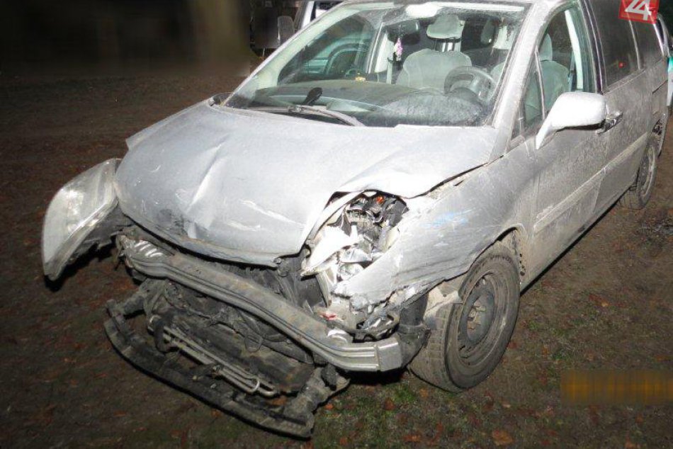 Neznámy vodič v Žiline narazil do zaparkovaných áut