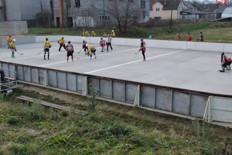 Po Štedrom dni vybehli na hraciu plochu a dali si do tela