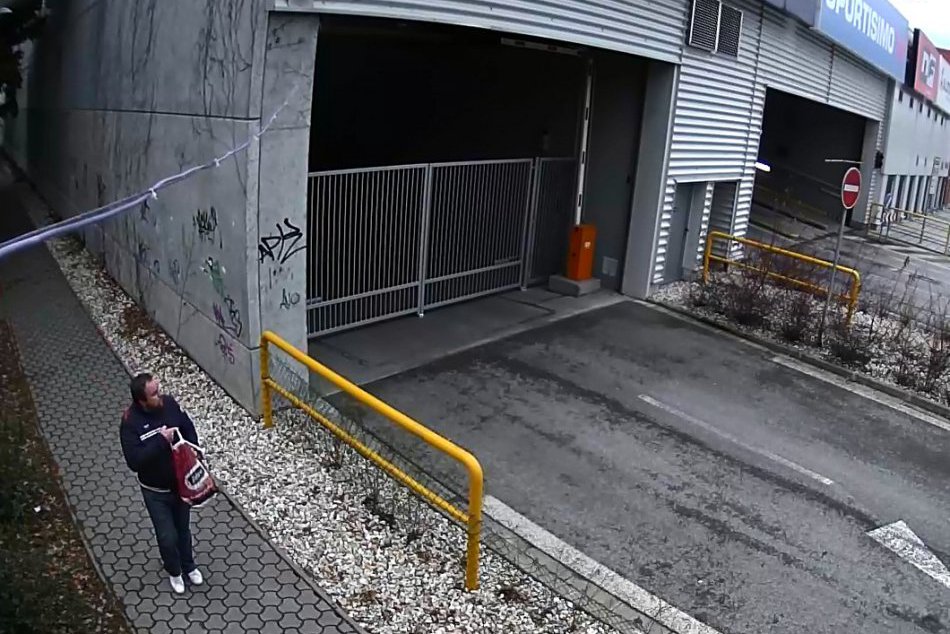 Policajné zábery: Žena prišla o kabelku