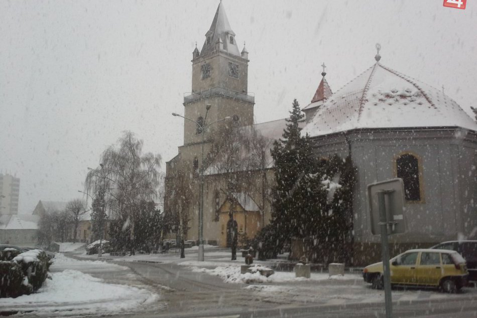 Pozrite si fotografie zasneženého Hlohovca!