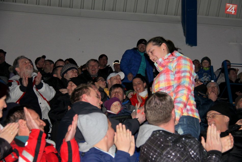 Dojímavé momenty na popradskom štadióne: Žiadosť o ruku počas hokejového zápasu!