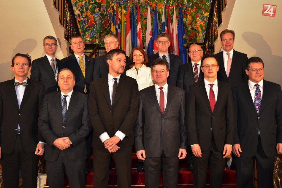Ministri zahraničných vecí krajín V4 a NB8 sa stretli na spoločnom summite na Št