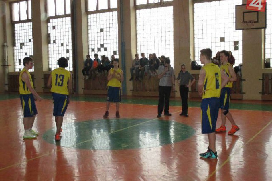 Basketbalový zápas, kde ZŠ Zlatá postúpila na majstrovstvá Slovenska