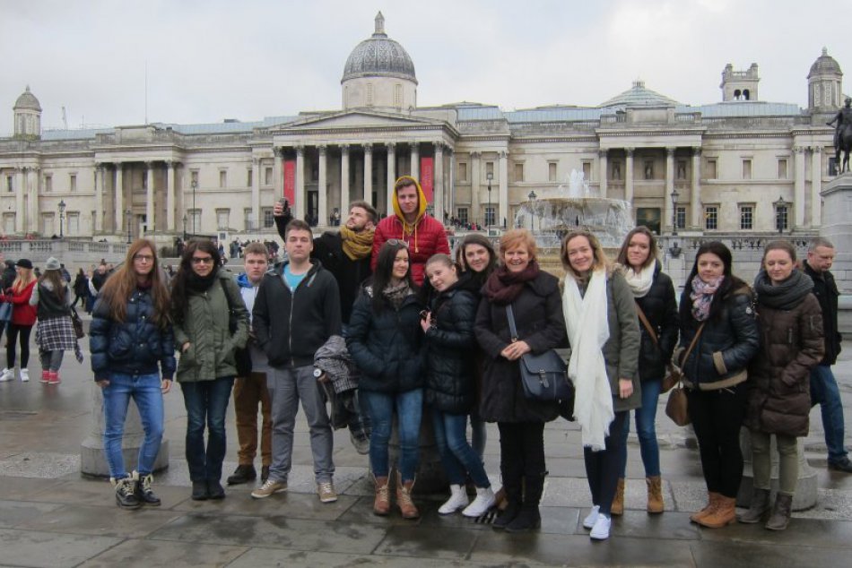 FOTO: Hlohovskí študenti na ich praxi v Londýne