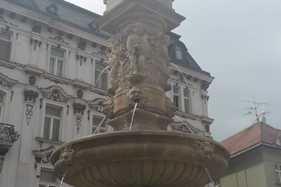 Spustenie Rolandovej fontány na Hlavnom námestí