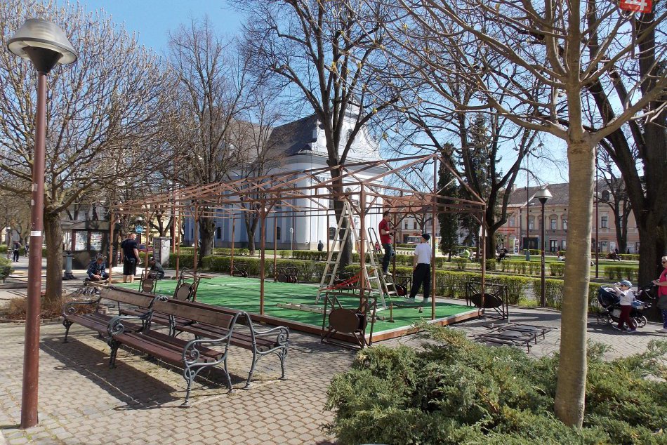 V Spišskej sa opäť stavajú letné terasy: Novovešťania sa tešia