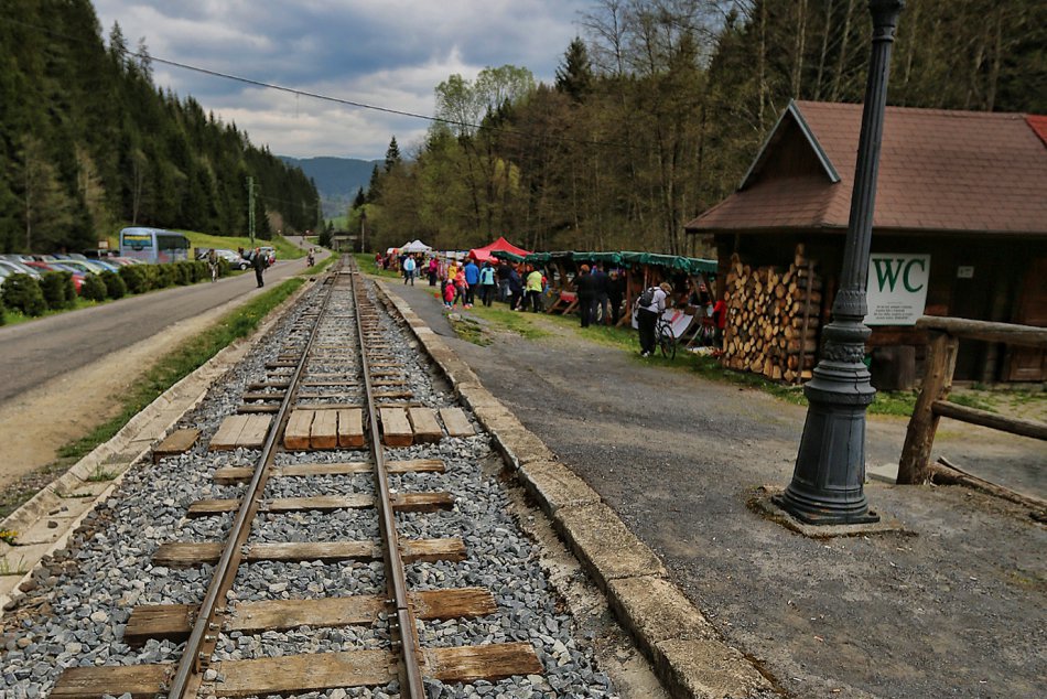 Mimoriadny parný vlak otvoril sezónu Čiernohrosnkej železnice