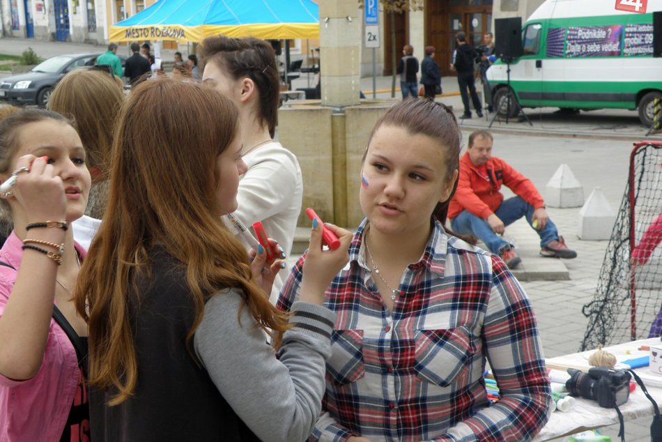 Obrazom: Takto na námestí fandili hokejistom Rožňavčania