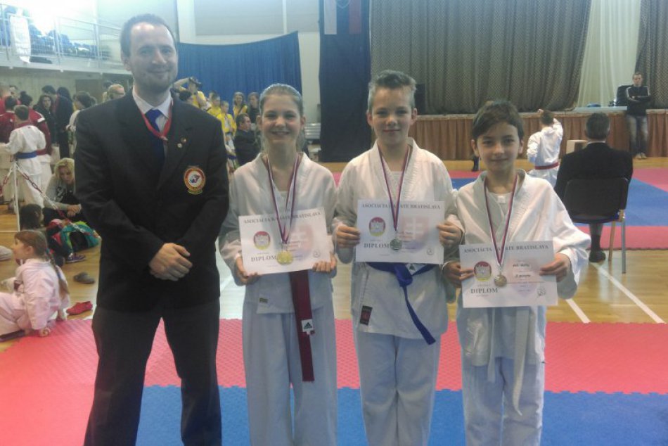 Ďalšie úspechy mladých karatistov z Dobrej Noviny
