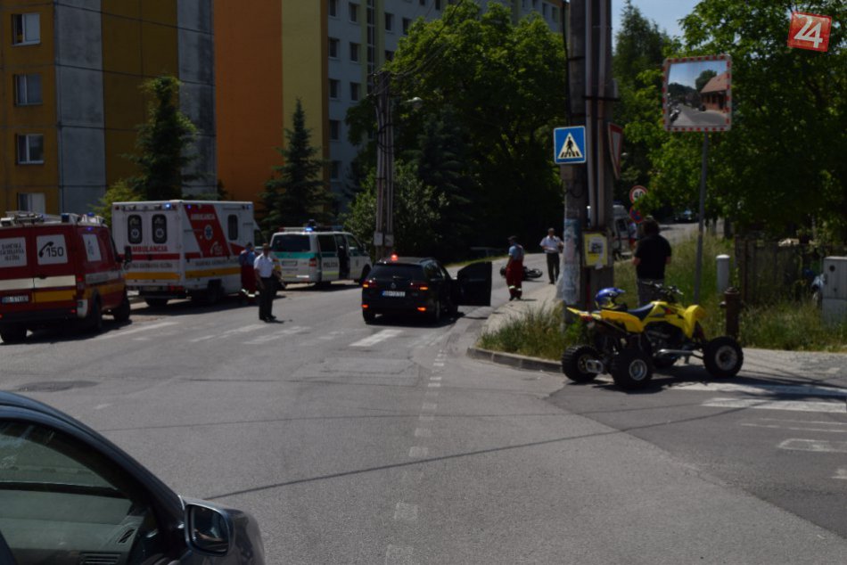 Búračka v obrazoch: V Bystrici sa zrazila štvorkolka s motocyklom