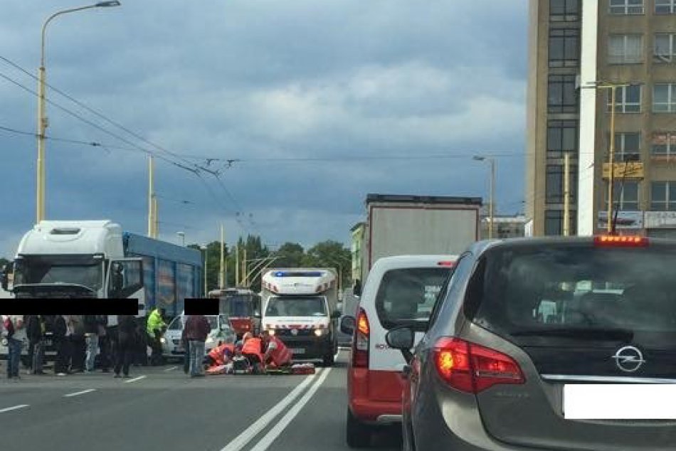 Tragédia na ceste v Prešove: Pod kamión vbehol chodec a zrážku neprežil!