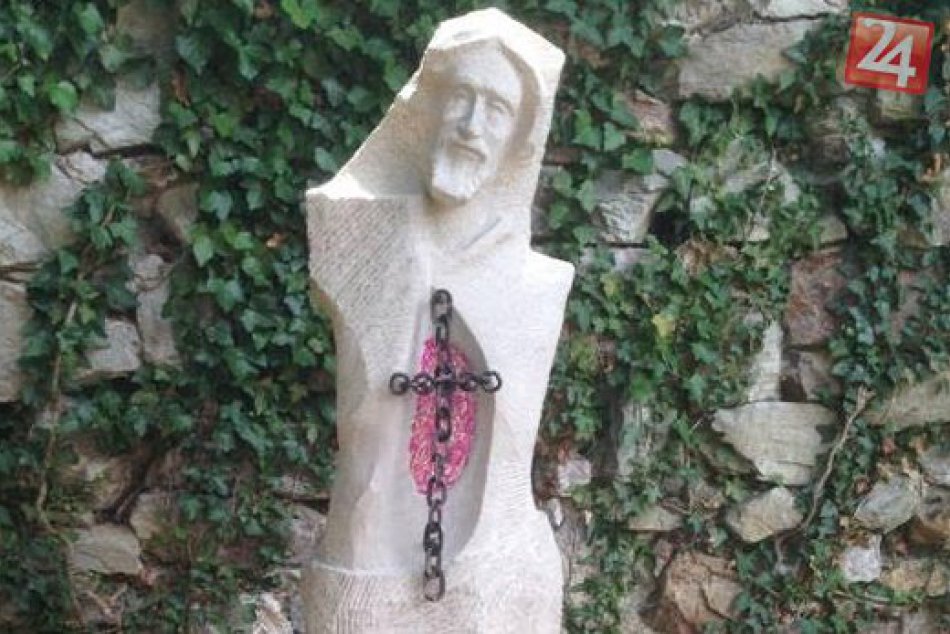 Zoborský kláštor s novinkou: Pribudla tu socha svätého Svorada