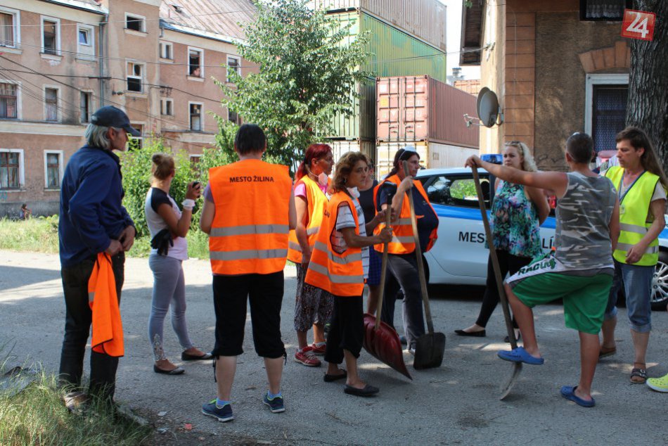 Ľudia z Bratislavskej upratovali
