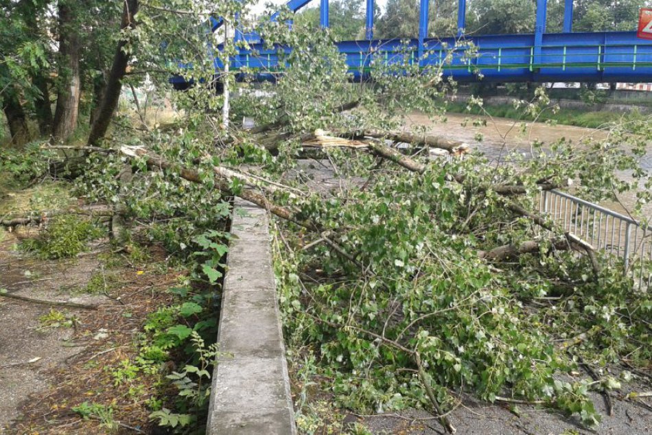FOTO: Dôsledky ničivých búrok v Bystrici