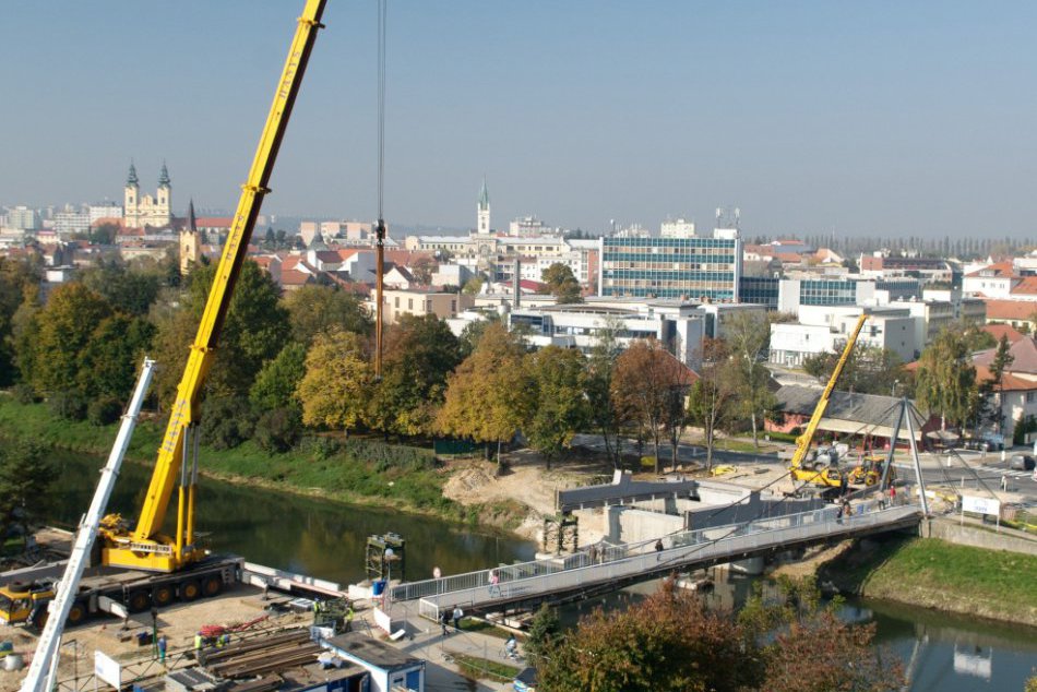 Nový most na mieste lávky začali stavať pred piatimi rokmi: TAKTO vyzerala výsta