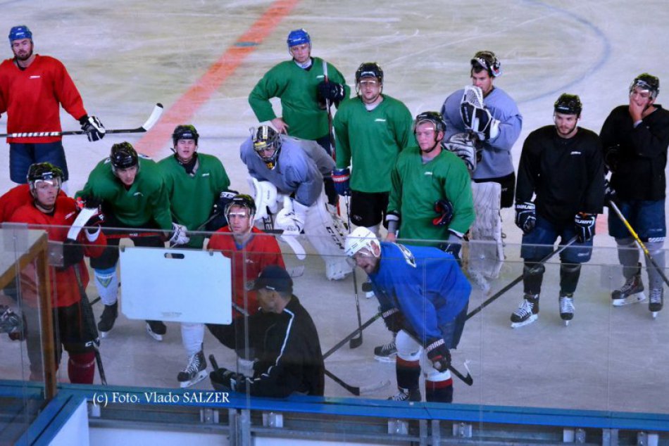 Hokejisti zaberali na prvých tréningoch: Prešovčania už vykorčuľovali na ľad