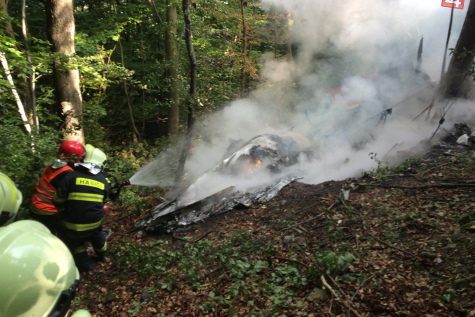 Zrážka dvoch lietadiel zmobilizovala hasičov