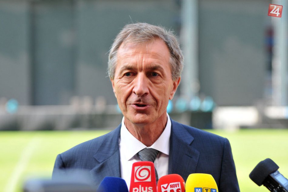 Fico, Pellegrini a Kováčik v Trnave: Skontrolovali City Arenu pred otvorením