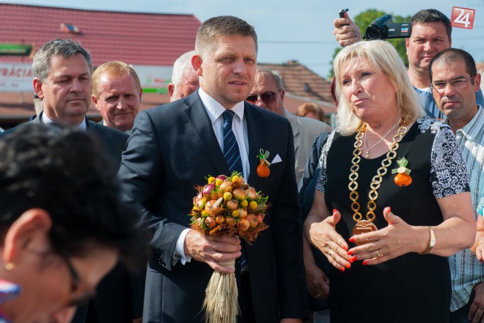 FOTO: Premiér Fico počas návštevy Cibuľových slávností v Maduniciach