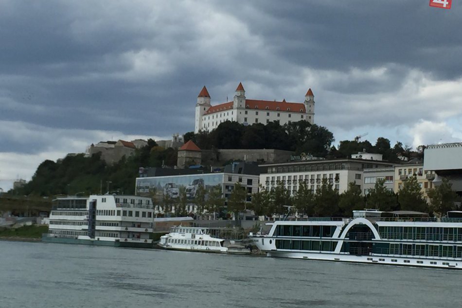 Pohľady na Bratislavu z plavby po Dunaji. Bratislava-Čunovo,Divoká voda
