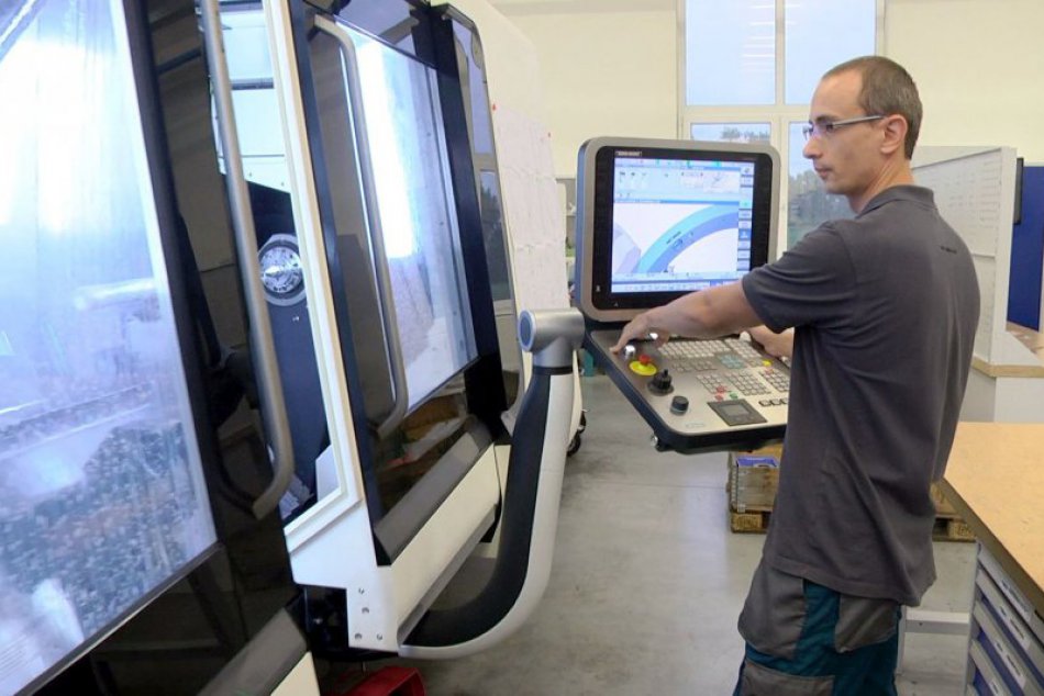 V priemyselnom parku otvorili novú halu: Do pol roka tu prácu nájde 130 ľudí