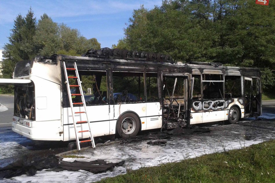 Požiar autobusu prímestskej linky: Zvolenskí hasiči v akcii