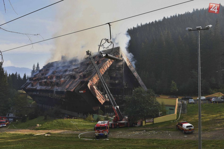 FOTO: Hasiči stále likvidujú požiar v Demänovskej doline