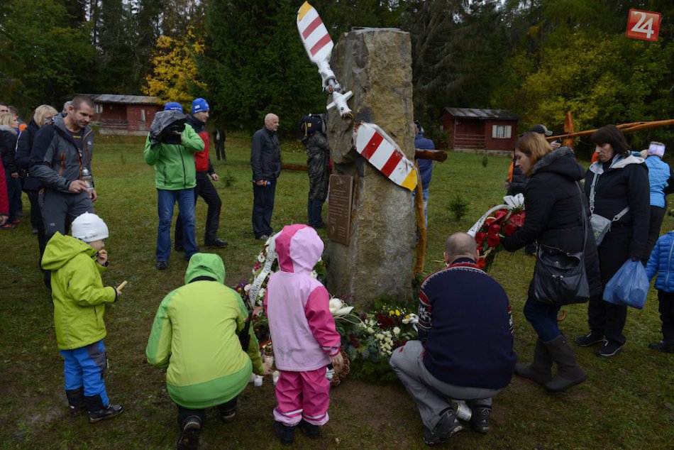 Na Kláštorisku pribudol pamätník leteckého nešťastia záchranárov