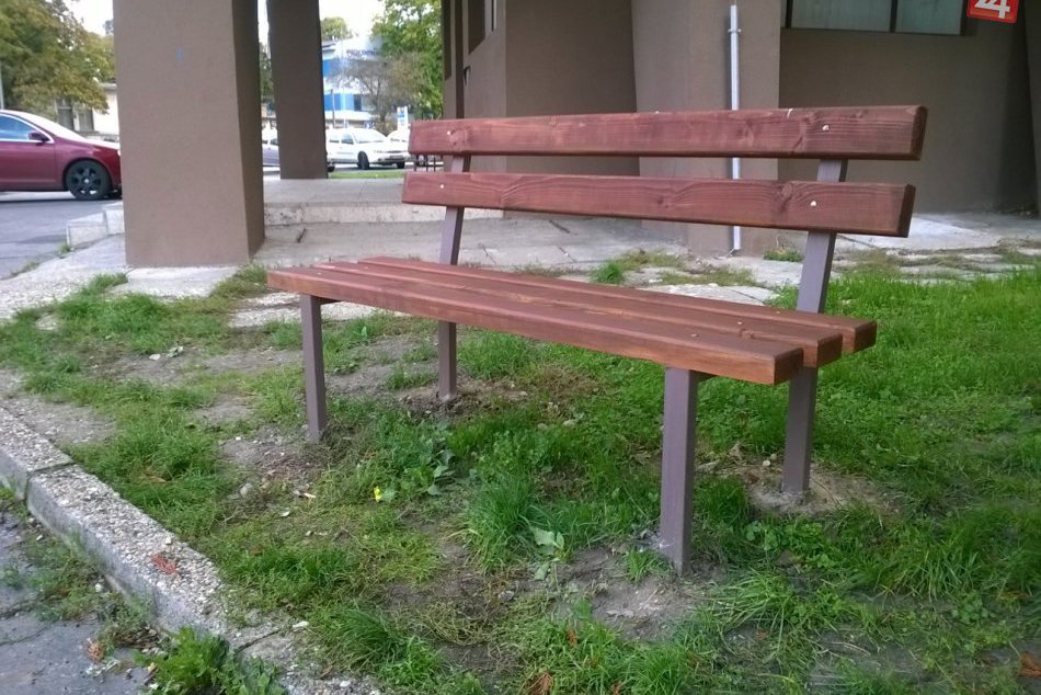 Nové lavičky na Széchényiho