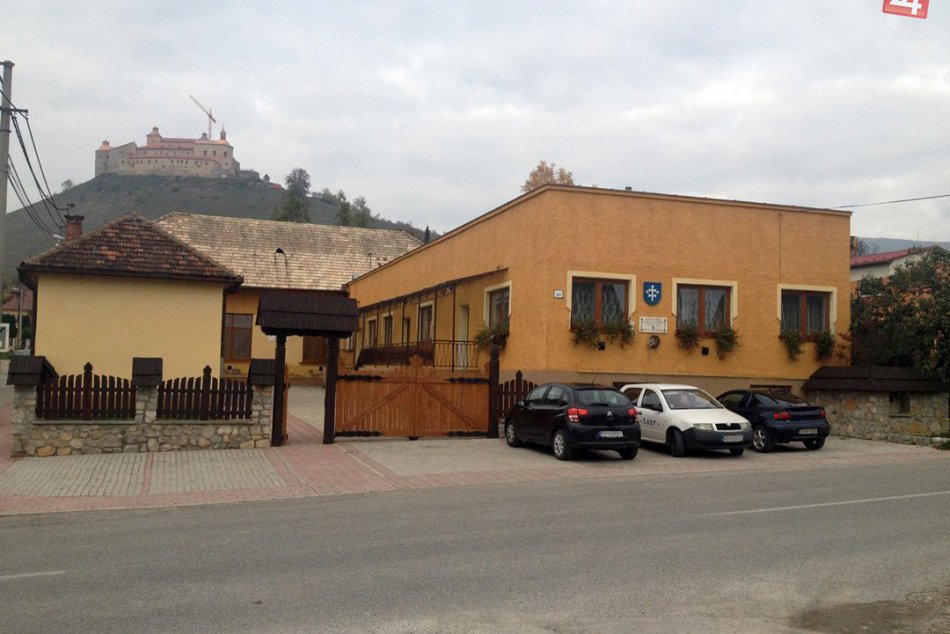 Obrazom: Pod hradom Krásna Hôrka spomínali na grófku.