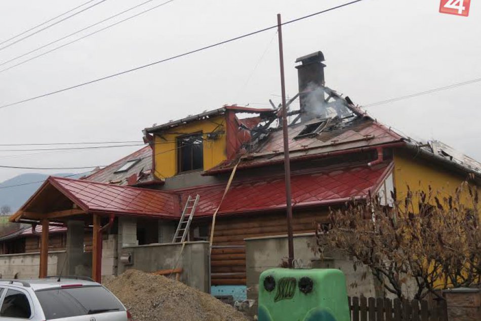 FOTO: Požiar budovy bývalého hostinca v Poluvsí