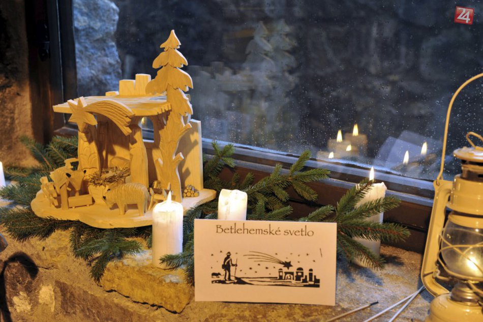 OBRAZOM: Symbol Vianoc, Betlehemské svetlo mieri aj do Trnavy