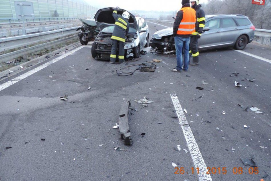 Hromadná nehoda na R1: Zrazilo sa až 7 áut
