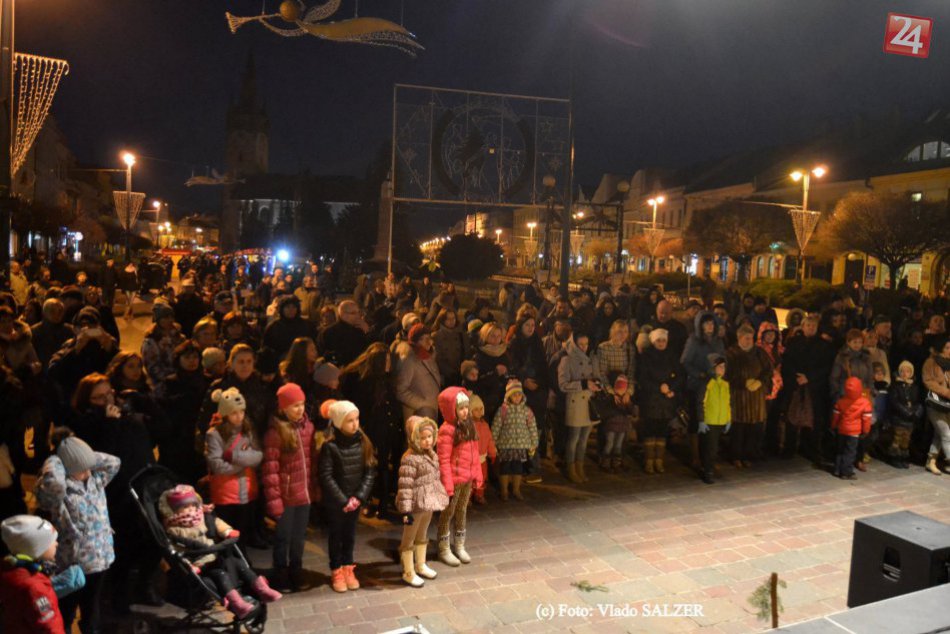 Vianočné trhy sú v Prešove v plnom prúde: Sledujte zábery z otvorenia!