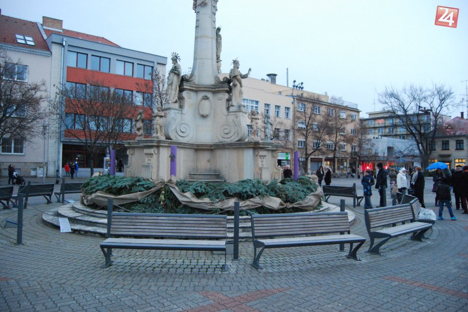 Zapálenie sviečky: 1. adventá nedeľa v Nových Zámkoch