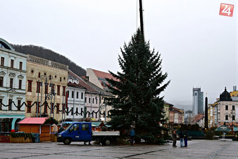 FOTO: Symbol Vianoc na bystrickom námestí