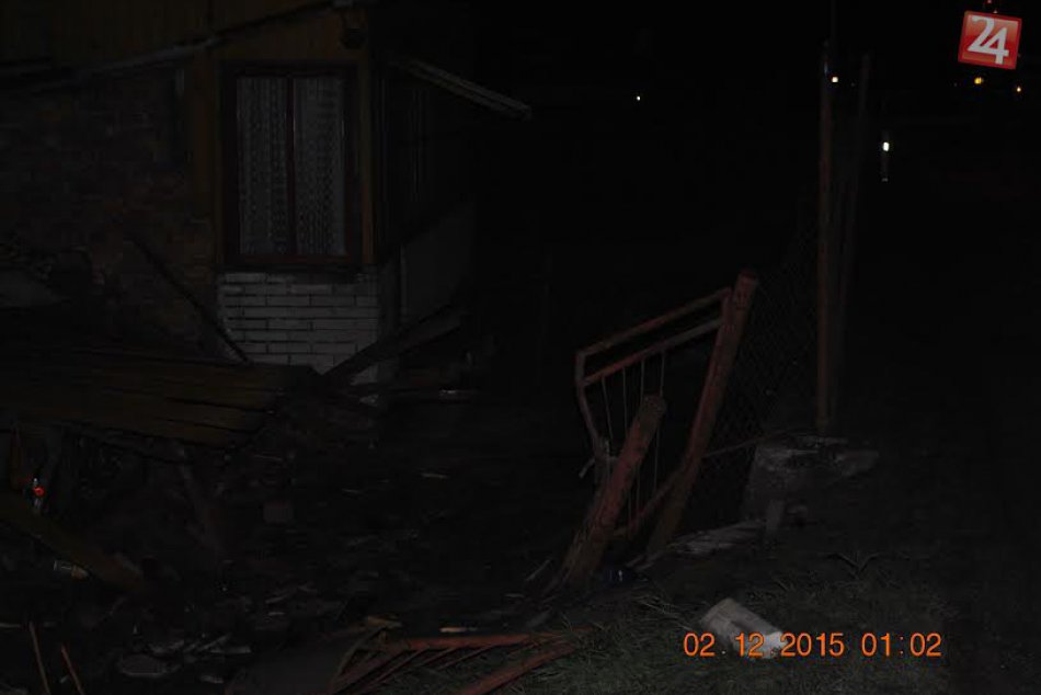 V OBRAZOCH: Kamión skončil v záhrade rodinného domu