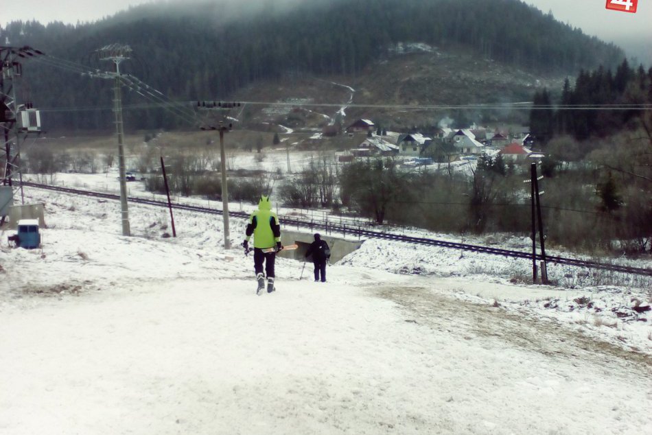 Obrazom: Milovníci zimných športov si prišli na svoje, svah na Mlynkách ožil