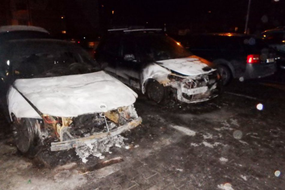 Ranný požiar osobných áut v Žiline