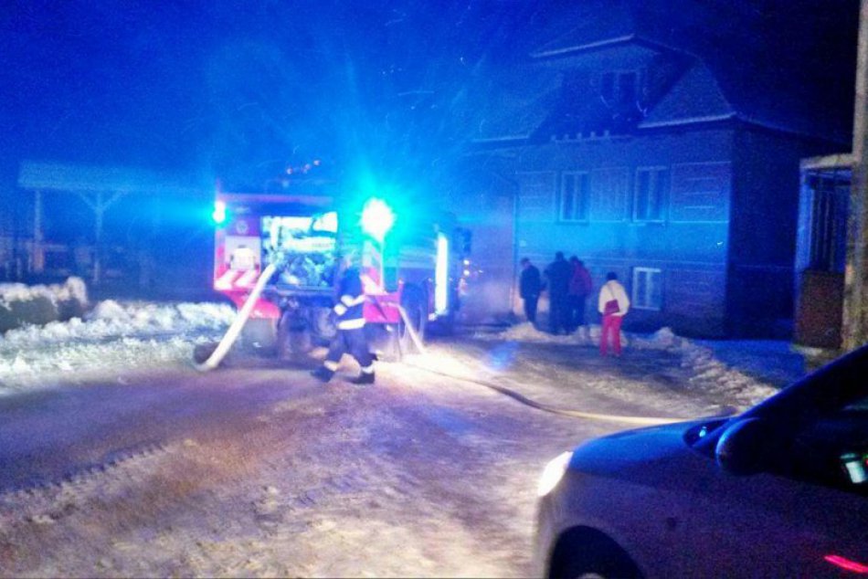 Obrazom: Akčný víkend hasičov z Rožňavy: Horelo v Roštári aj v Rejdovej