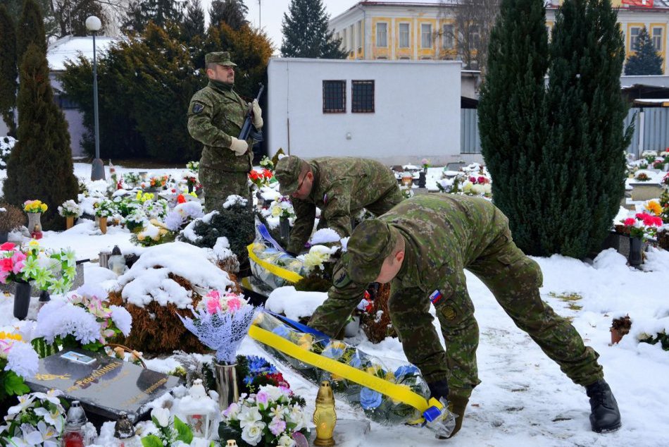 Obrazom: Zástupcovia nášho mesta si uctili obete leteckej tragédie