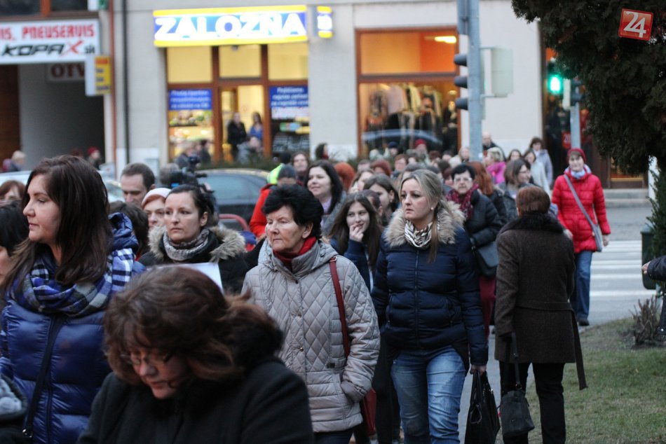 ZÁBERY z protestného zhromaždenia v Hlohovci