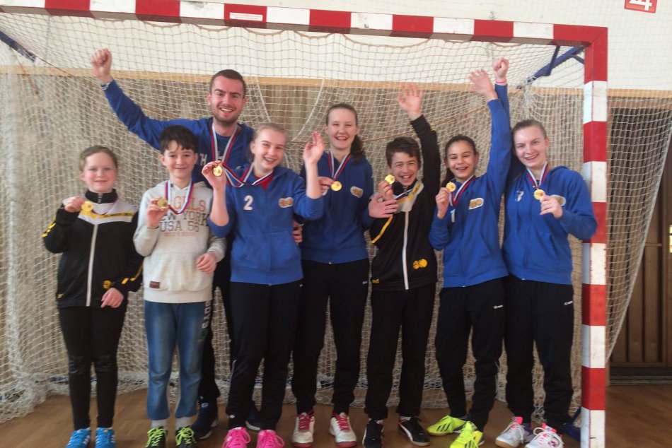 Noví majstri Slovenska v halovom hokeji do 14 rokov