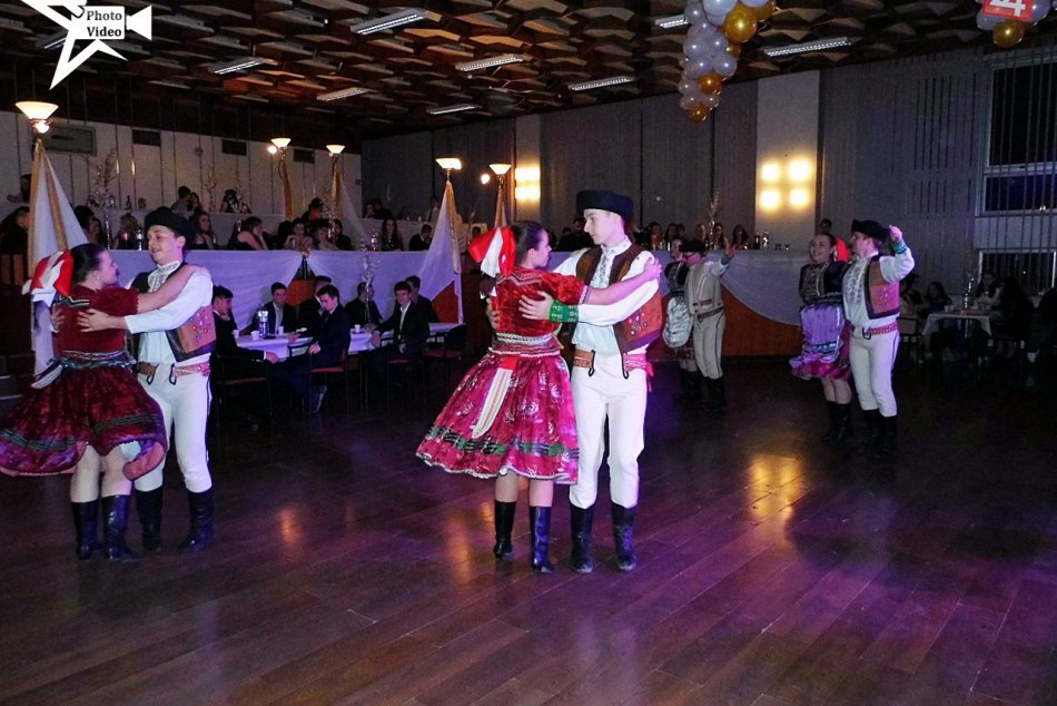 Obrazom: Momentky študentský ples 2016