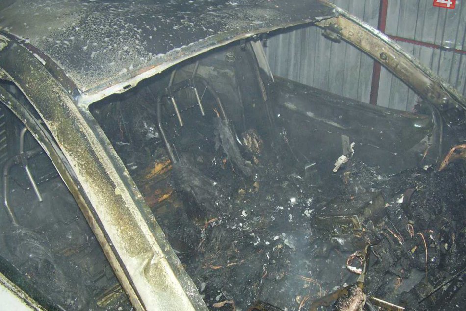 Požiar auta v Hlohovci