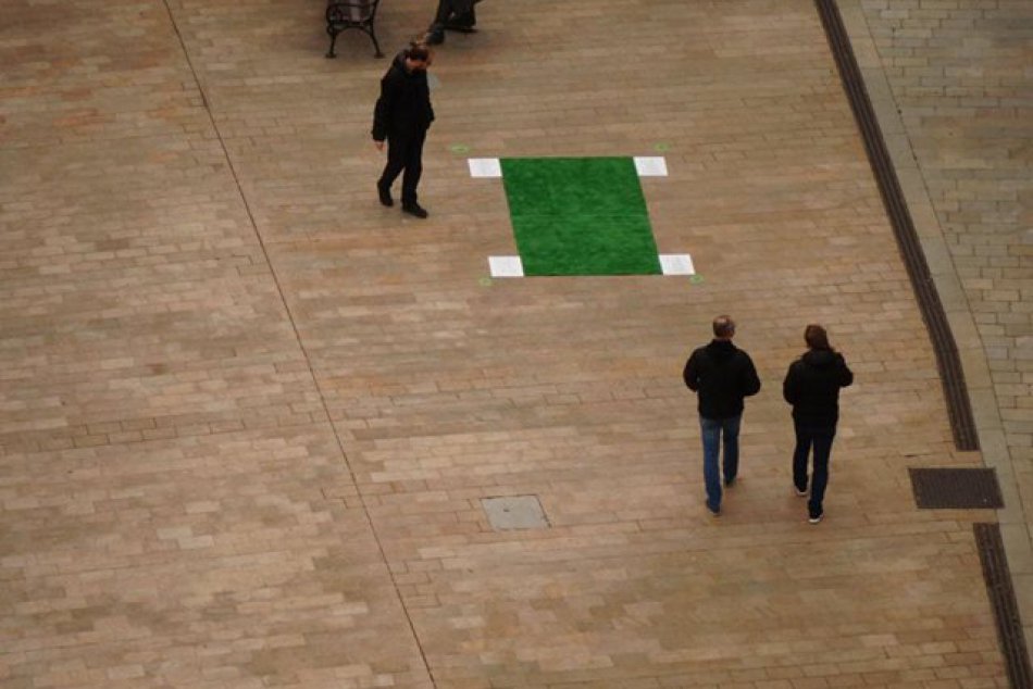 Hlavné námestie, koberce - výsadba stromov