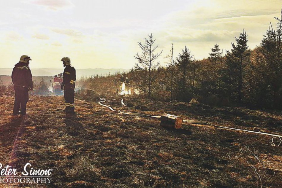 Obrazom: Požiar lesa nad obcou Úhorná