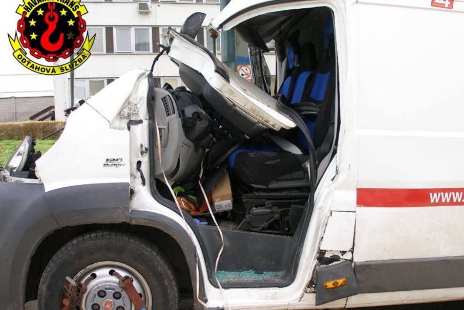 FOTO z miesta nehody: Takto dopadla dodávka, ktorú šoféroval Zvolenčan