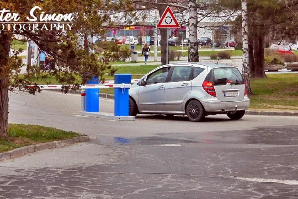 Obrazom: Známe parkovisko v Rožňave už nieje bezplatné!
